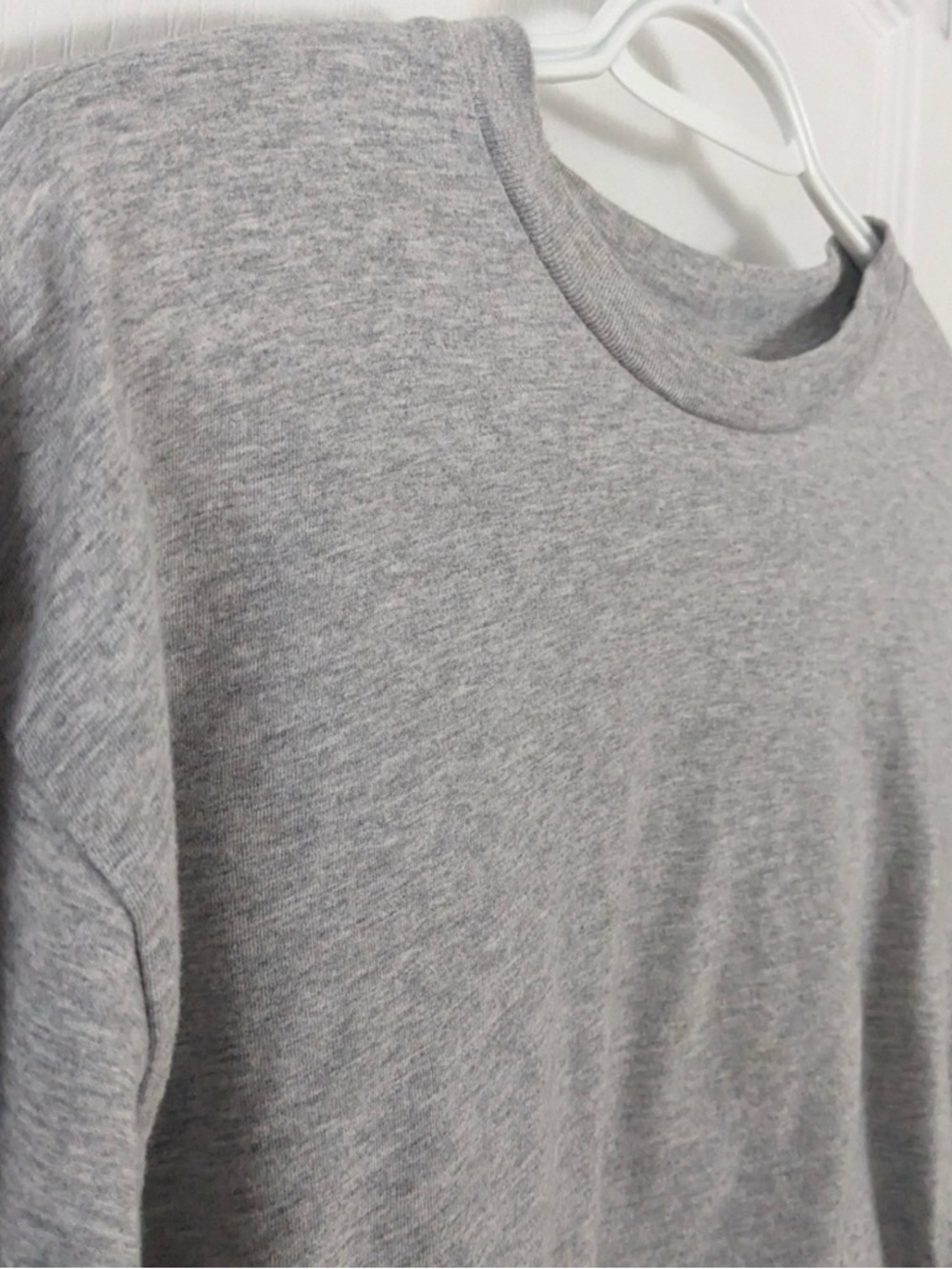 TNA / Aritzia - Athletic Gray Cropped Long-Sleeve Tee. Size: M - Picture 5 of 7